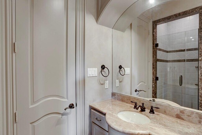 Building Photo - 5528 Holly Springs Dr