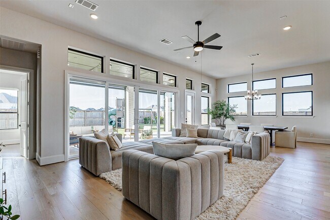 Building Photo - 7606 Redwoods Frst Dr