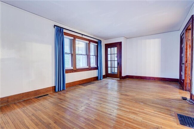 Building Photo - 27 Winston Pl