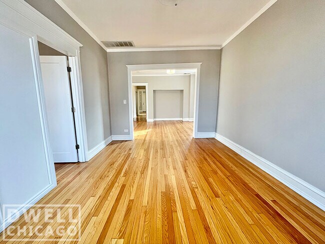 Building Photo - 5143 N Clark St