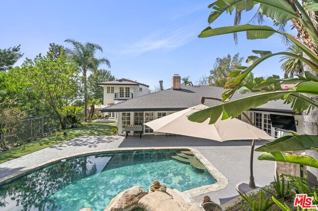 Building Photo - 9023 Alto Cedro Dr