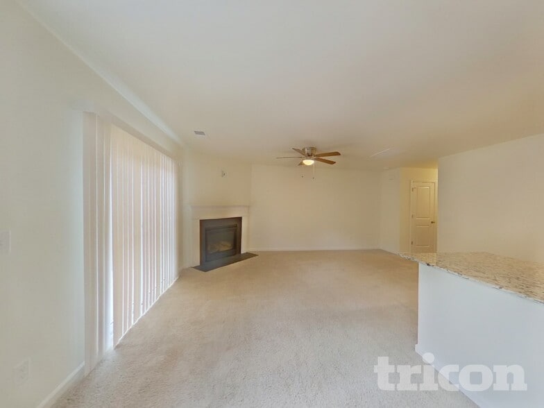 Building Photo - 1073 Crescent Moon Lp