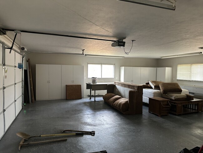 Building Photo - 260 Mark Twain Dr