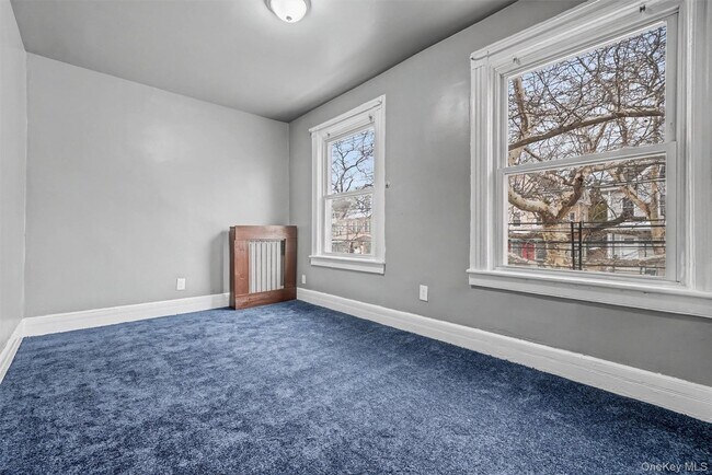 Building Photo - 240 S 5th Ave