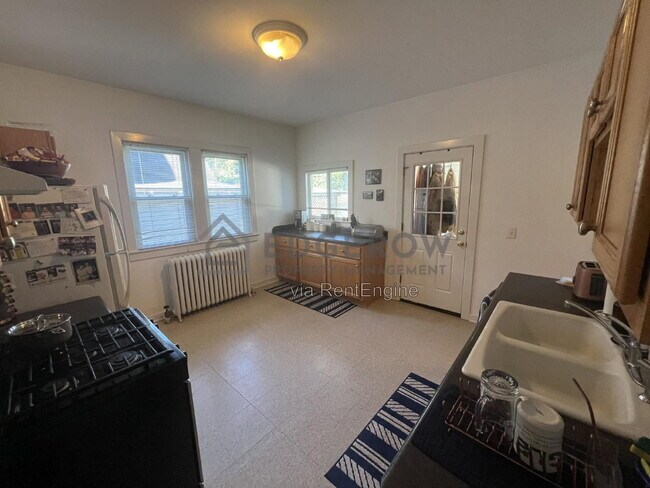 Building Photo - 1031 Tamarack Ave NW