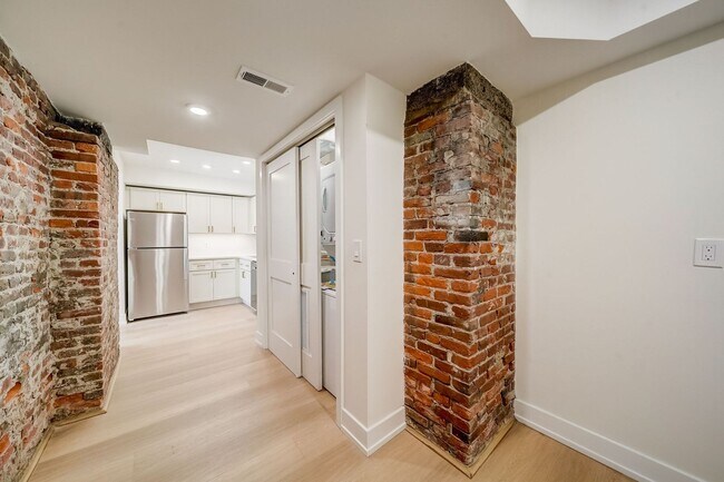 Building Photo - 620 S 8th St