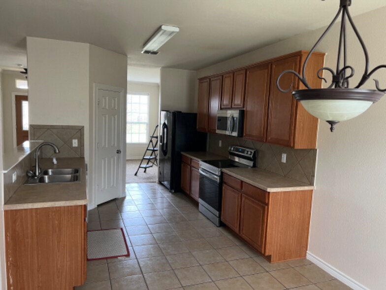 Building Photo - 1738 Summerwood Ln