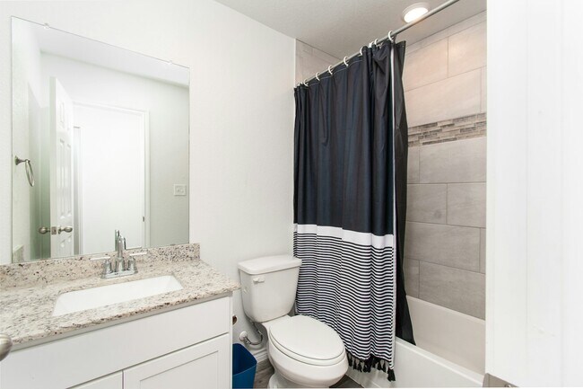 Building Photo - 527 Lost Trl