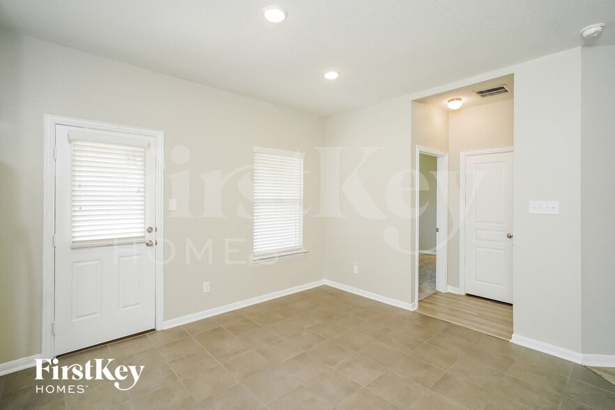 Building Photo - 8941 Elizabeth Pk