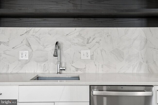 Building Photo - 1201 Vine St