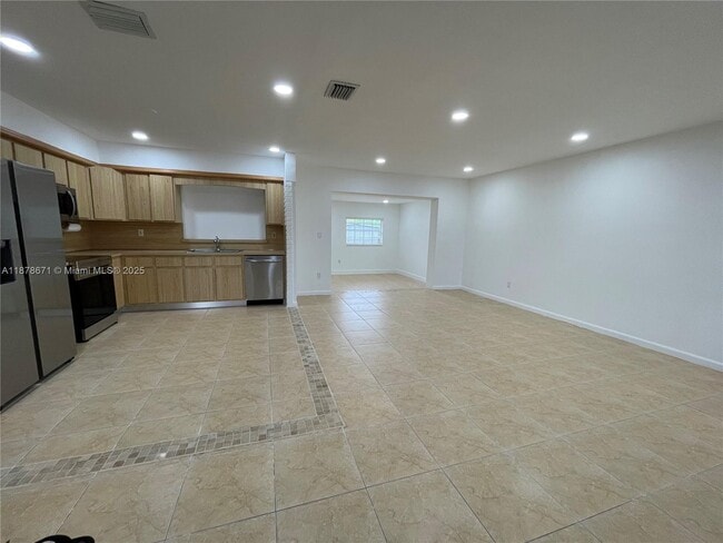 Building Photo - 894 W 69th St