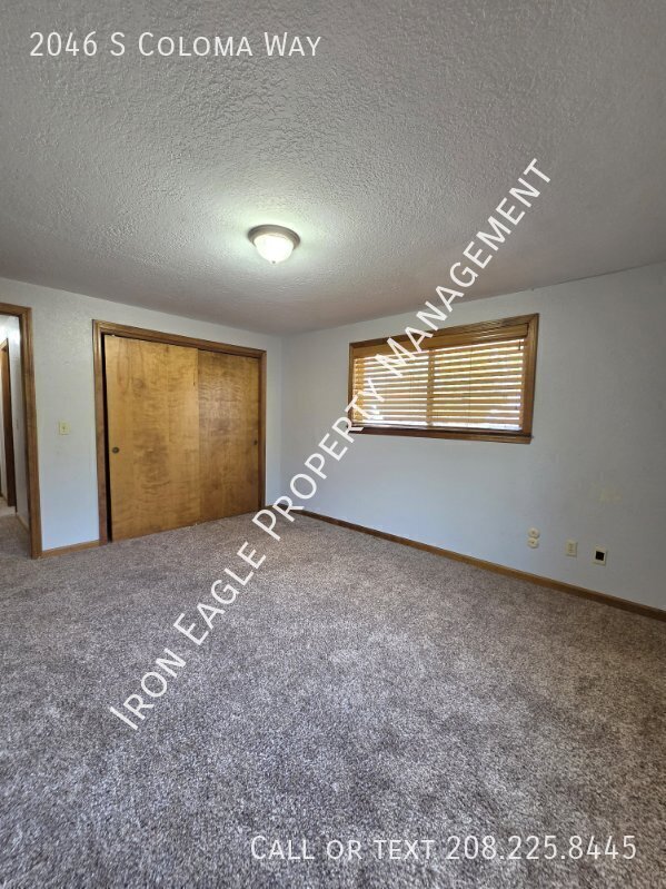Building Photo - 2046 S Coloma Wy