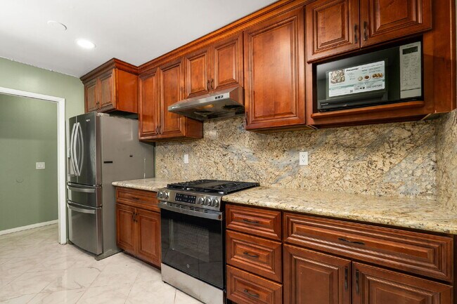Building Photo - Spacious 3BR Retreat in the Heart of Cherokee Point