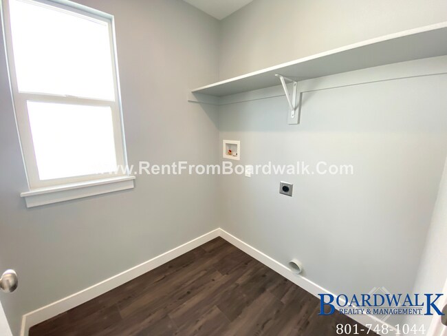 Building Photo - Single Family Home In Beautiful Community!