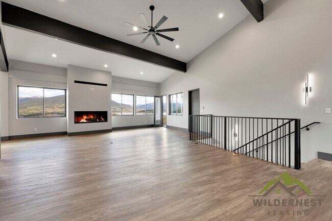 Building Photo - 348 Lake View Dr