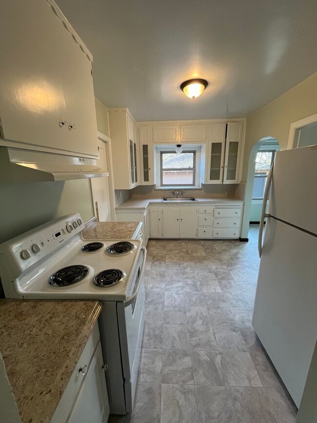 Building Photo - Charming 3 Bedroom 1.5 Bath Rural Tudor Revival Home