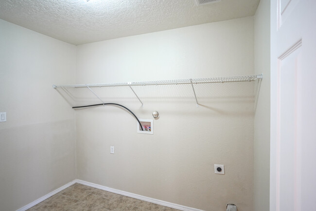 Building Photo - 6451 Shiprock Ct NE