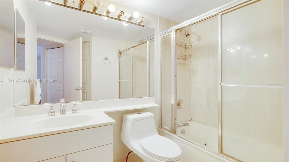 Building Photo - 3600 Mystic Pointe Dr