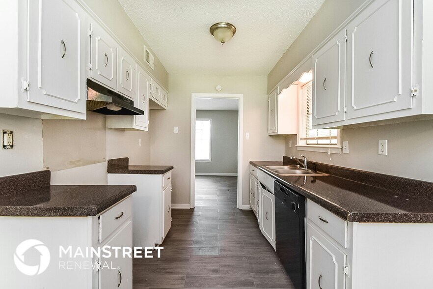 Building Photo - 3571 Castleman St