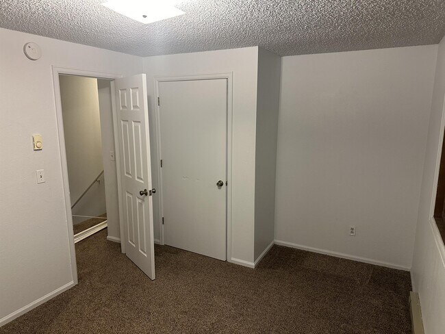 Building Photo - 4887 Basswood Dr