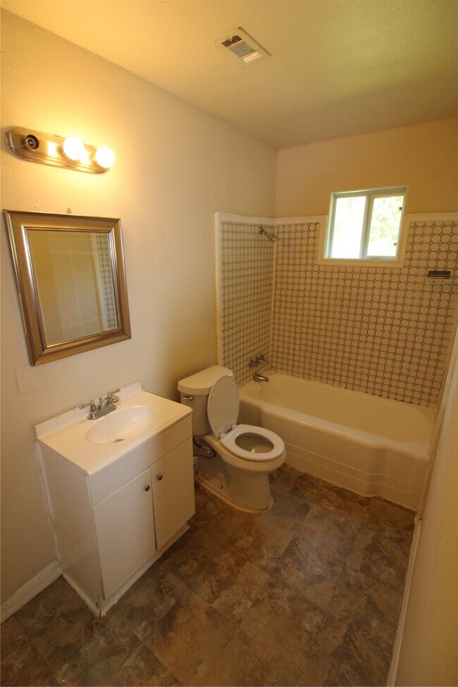 Building Photo - 10601 Murr Way
