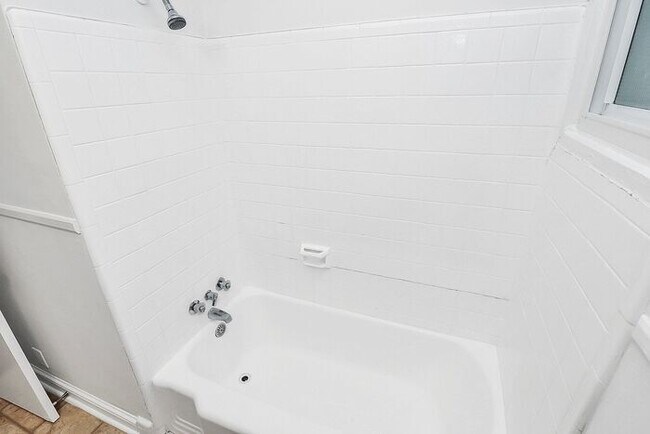 Building Photo - Charming 2BD/1BA Unit on Pecan Ave!