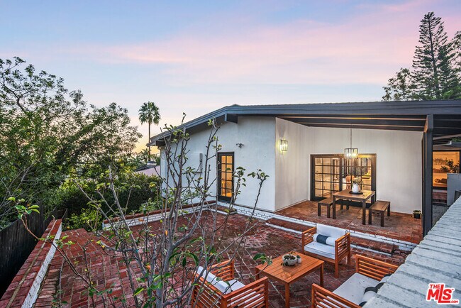 Building Photo - 9265 Thrush Way