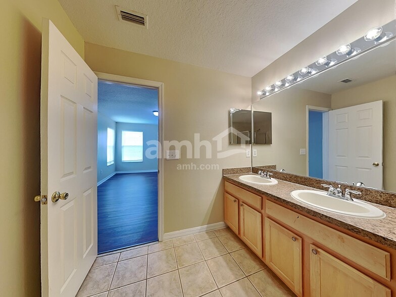 Building Photo - 12012 Citrus Leaf Dr