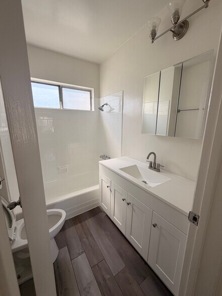 Building Photo - 5019 Klump Ave