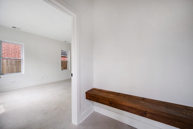 Building Photo - 1472 W Ohio St