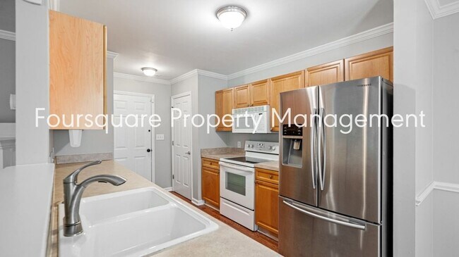 Building Photo - End Unit Townhome | Sunroom| Community Poo...
