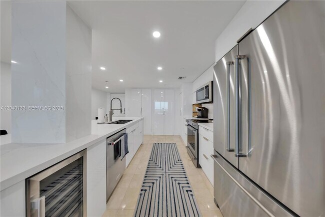 Building Photo - 2101 Brickell Ave