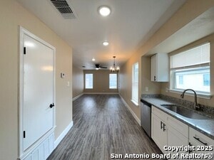 Building Photo - 7571 Windsor Oaks