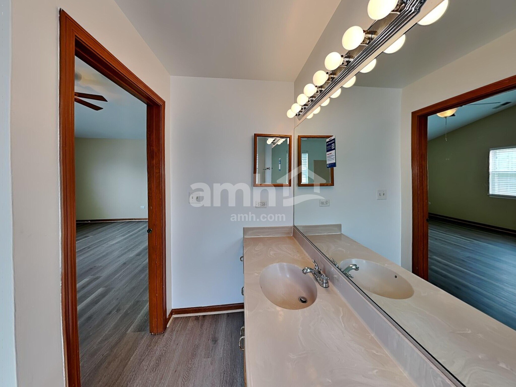Building Photo - 3826 Hennepin Ct