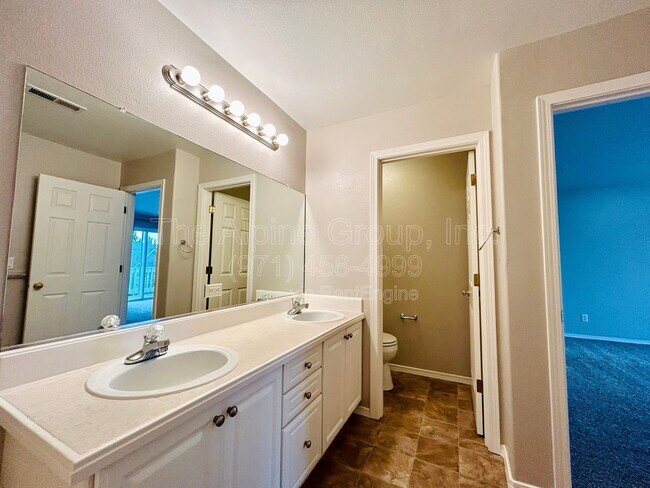 Building Photo - 10691 SW Celeste Ln