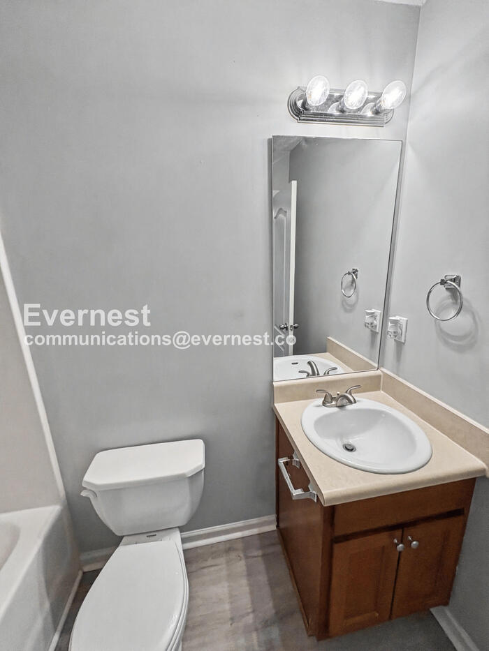 Building Photo - 8596 Thomas Rd