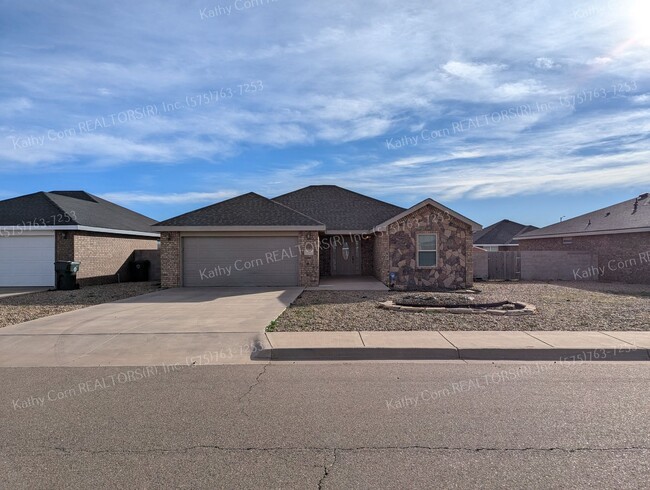 Building Photo - Gorgeous 3 Bedroom Home