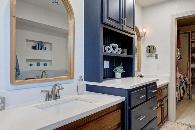 Building Photo - 7808 Forest Ln