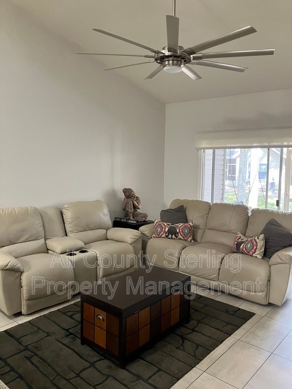 Building Photo - 4700 SW Archer Rd