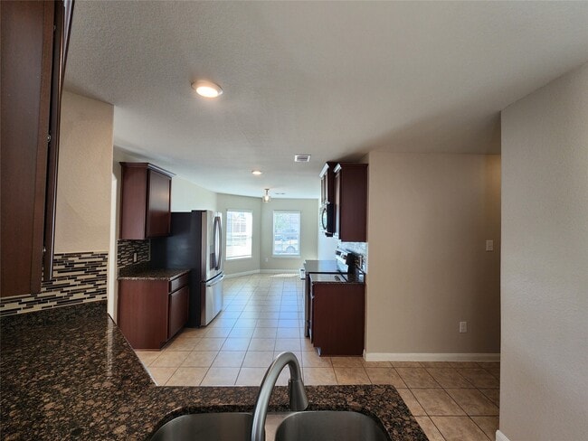 Building Photo - 22527 Cloverland Field Dr