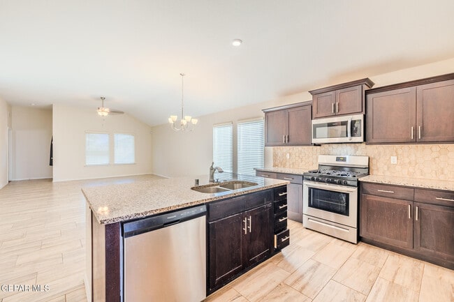 Building Photo - 1040 Indigo Sky St