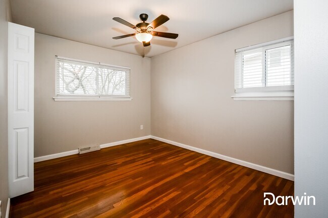 Building Photo - 819 Riderwood Dr