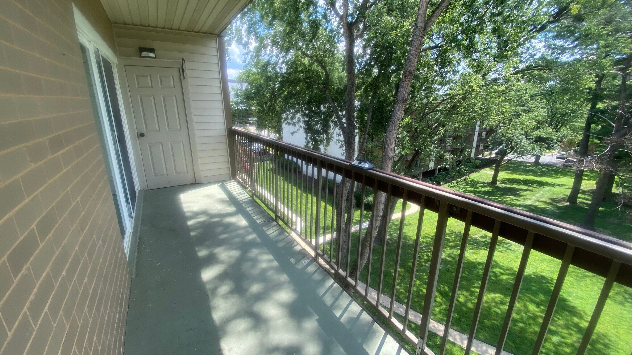 Building Photo - 7420 Lakeview Dr
