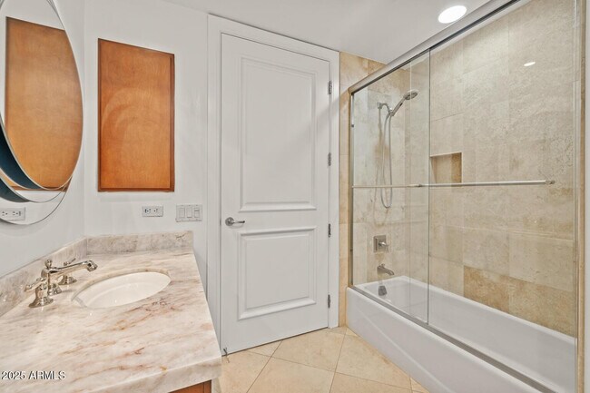 Building Photo - 2402 E Esplanade Ln