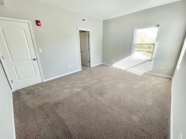 Building Photo - 809 E Main St