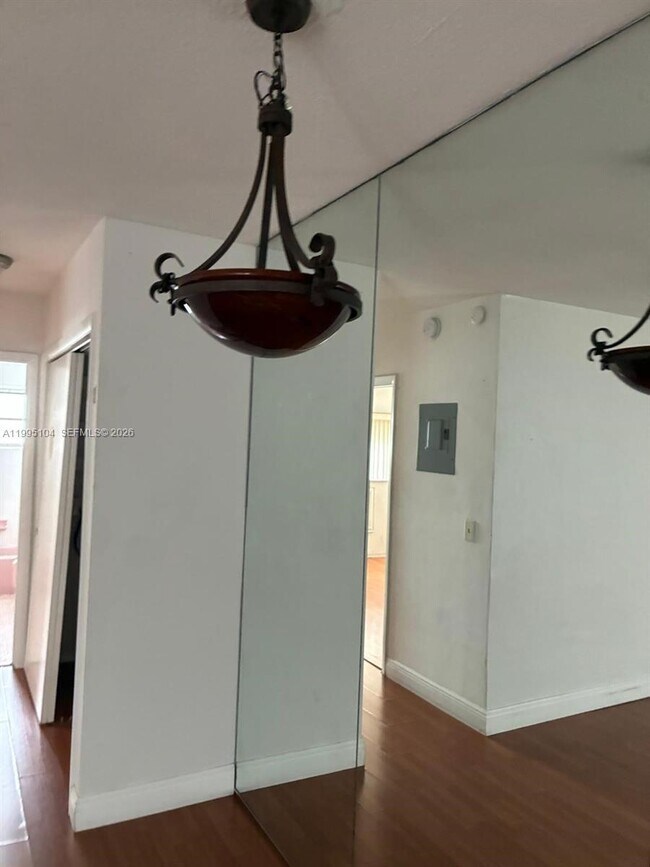 Building Photo - 141 NE 10th Ave