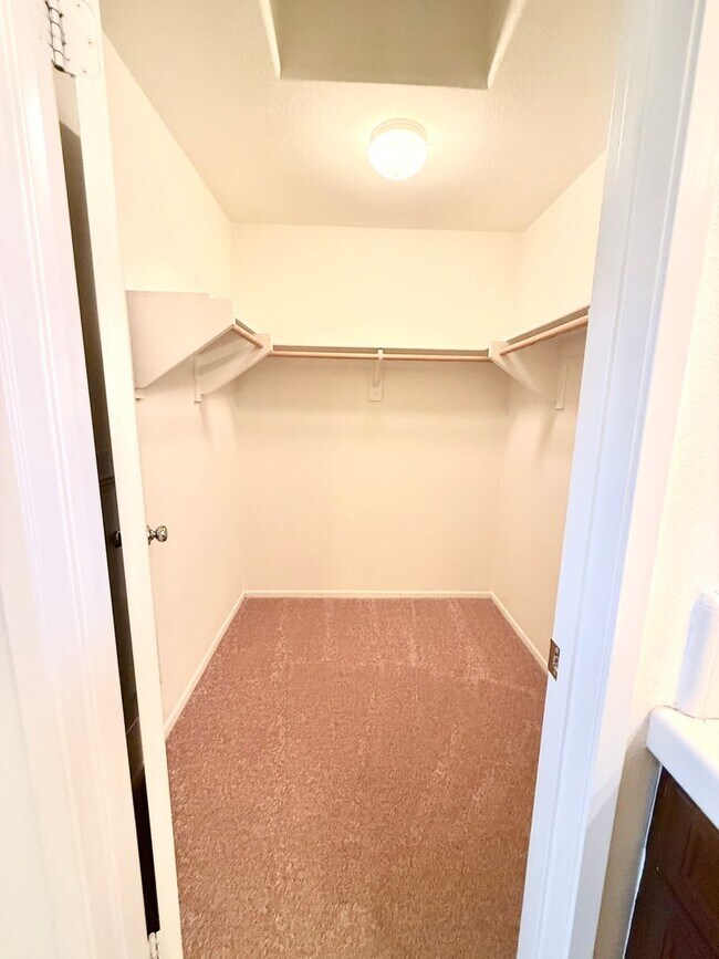 Building Photo - Spacious 3 bedroom Condo  in Portola Springs !