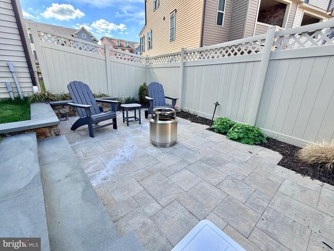 Building Photo - 8627 Satinwood Dr