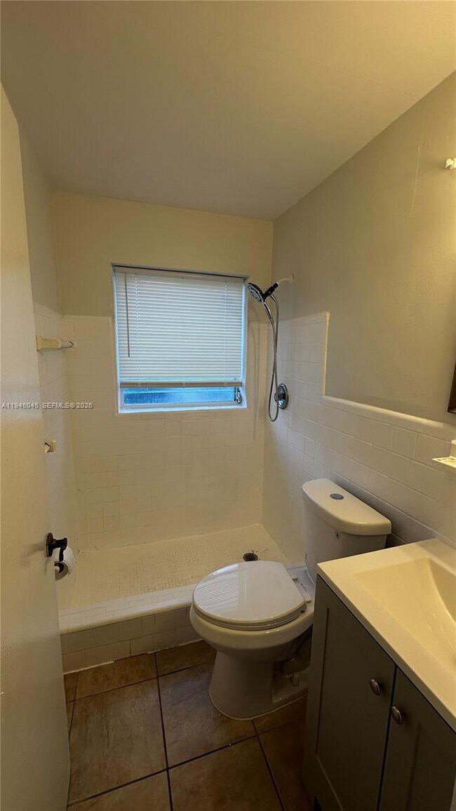 Building Photo - 732 Moffett St