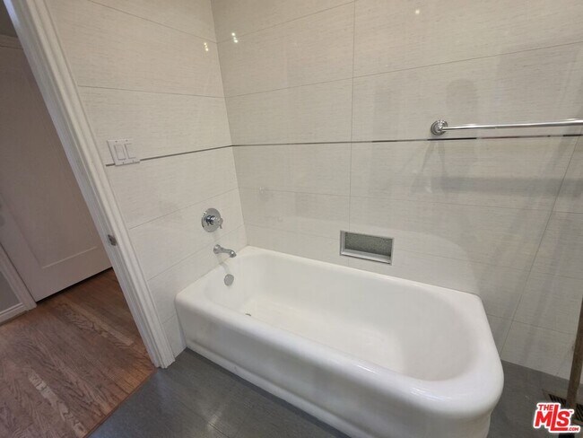 Building Photo - 939 S Ogden Dr